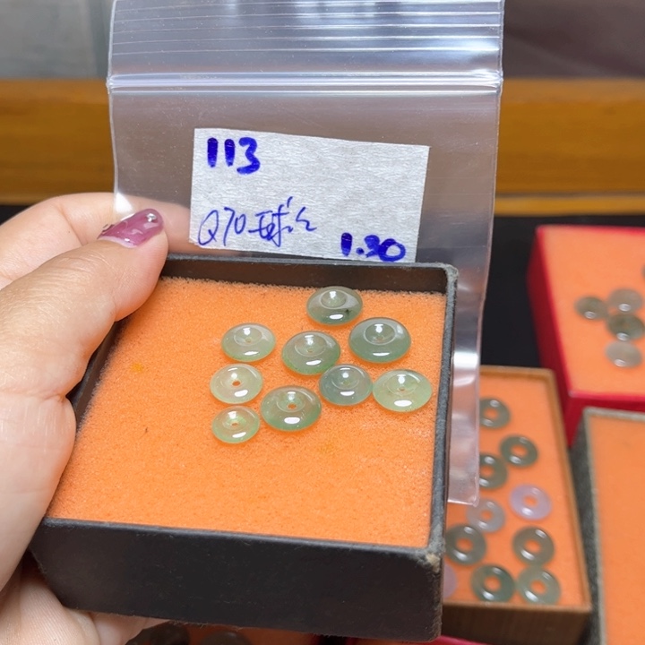 定制翡翠未镶嵌球**豆不