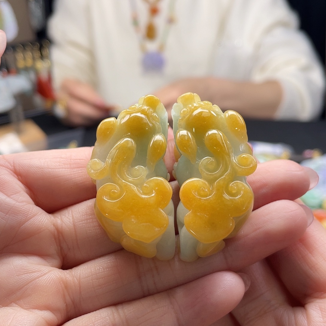 翡翠未镶嵌颈饰待编织