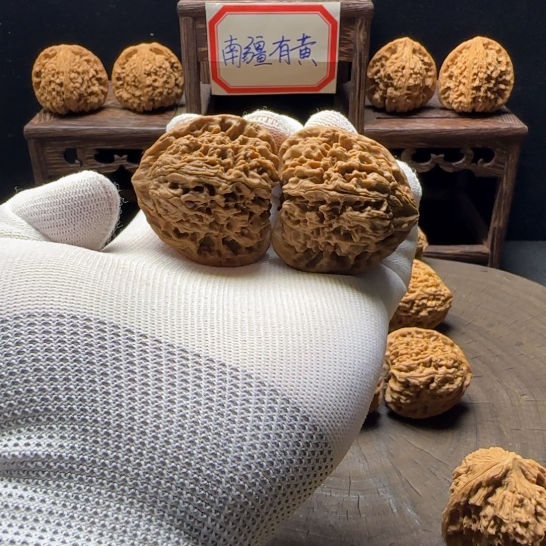 S***e文玩核桃吊坠44三角