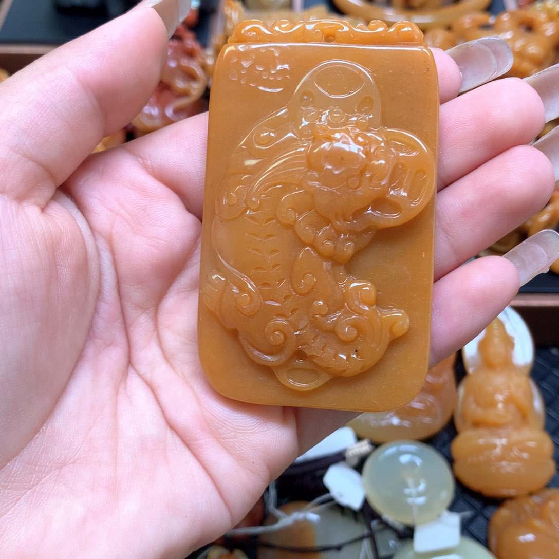 石英质玉（黄龙玉）未镶嵌挂件