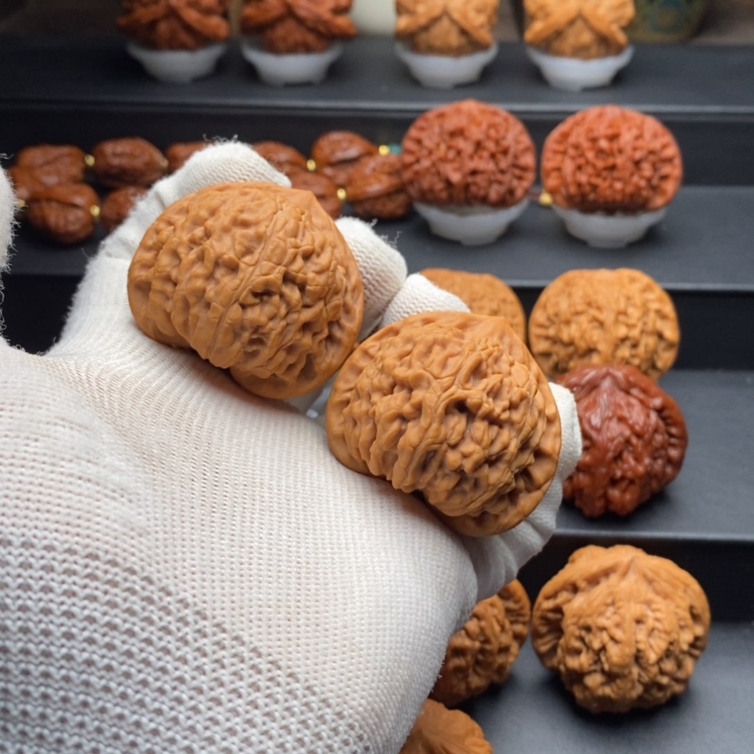 文玩核桃把件44岳尊