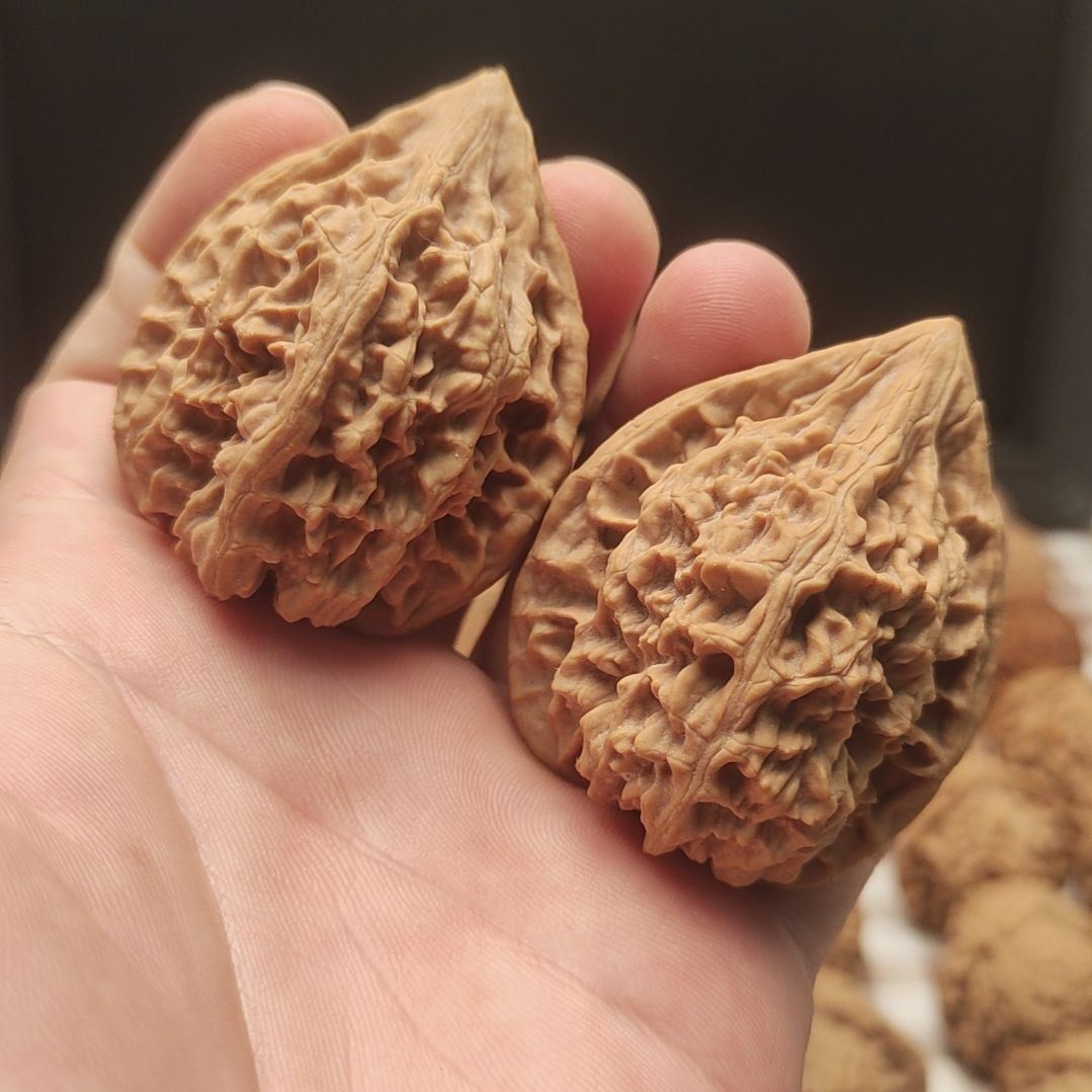 在***炼大叶紫檀（黑酸枝木类）蓟县山地鸡心