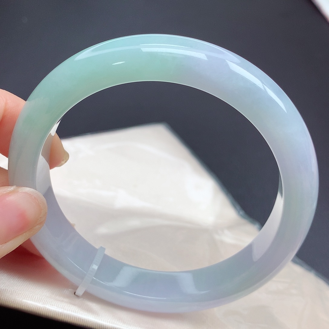 翡翠手镯未镶嵌62圈口