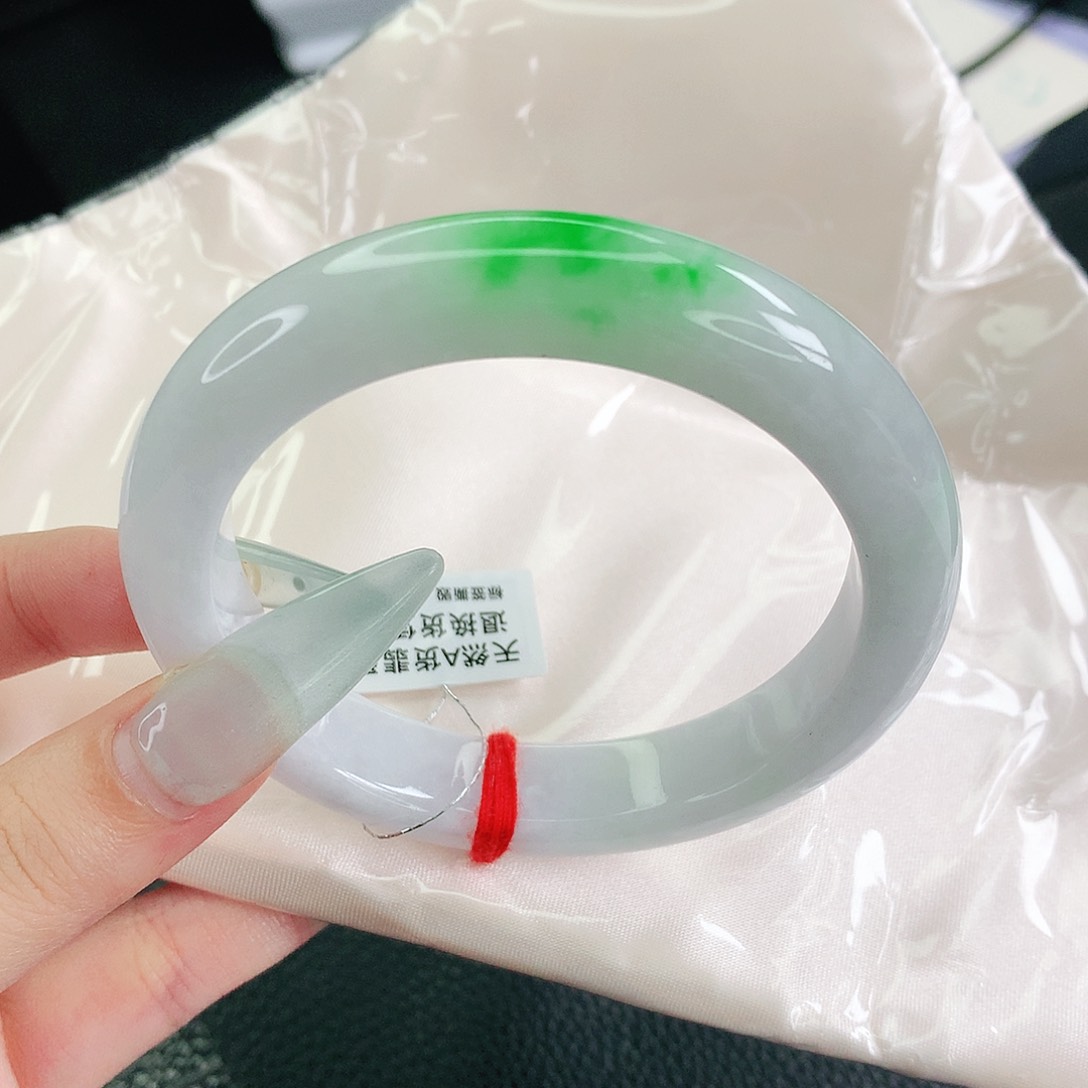 翡翠手镯未镶嵌59圈
