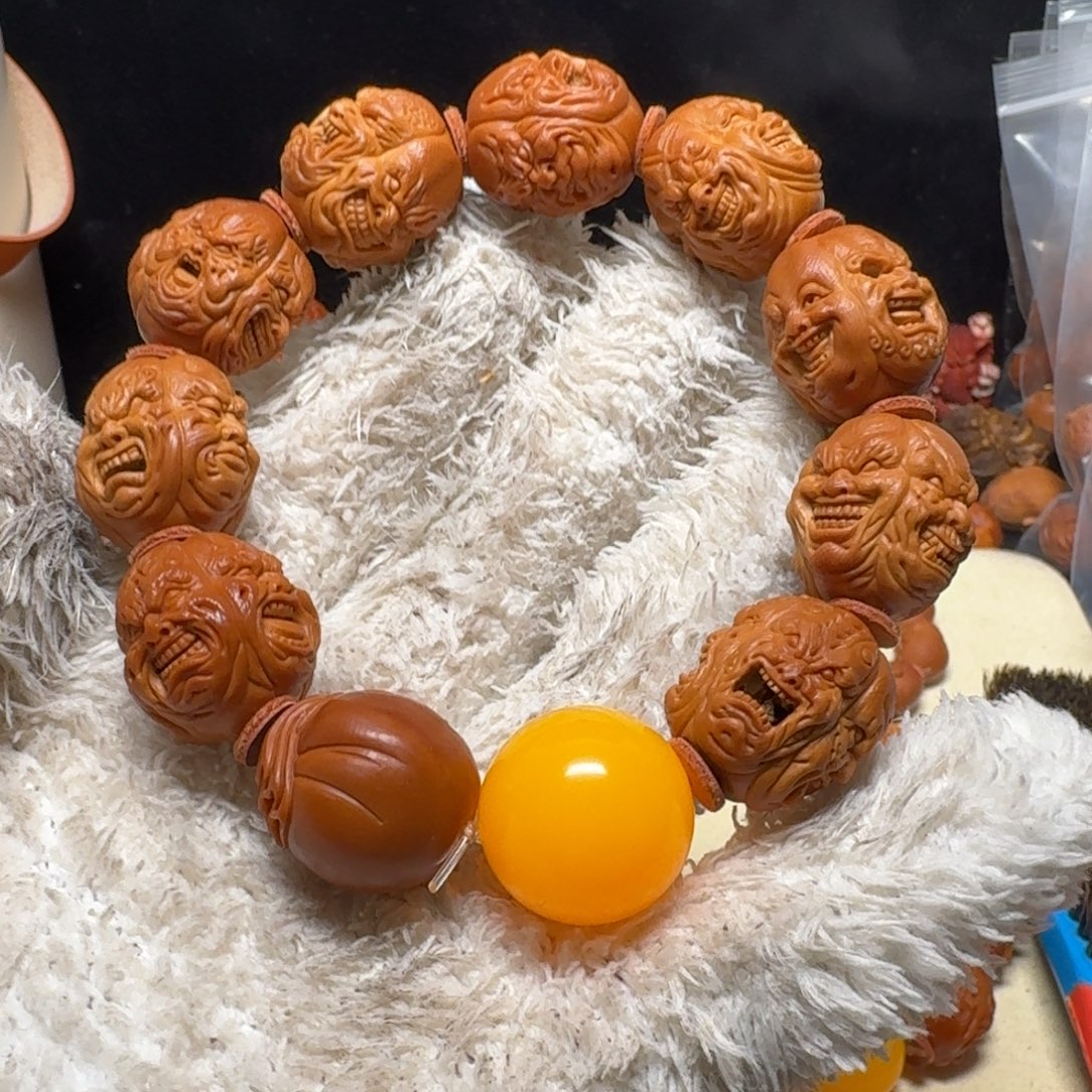 顾***吊坠橄榄核橄榄核