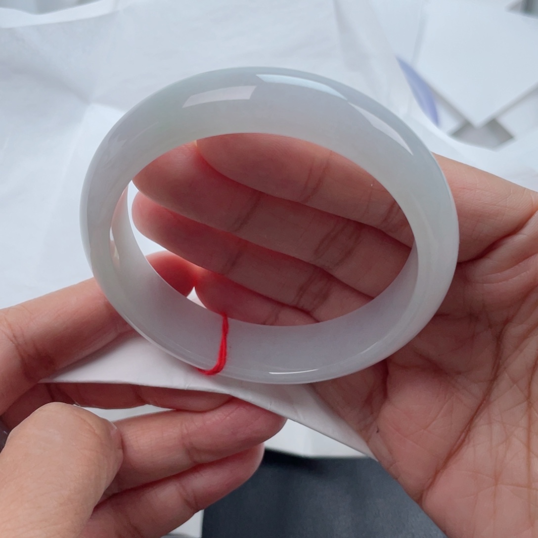 翡翠手镯未镶嵌翡翠手镯