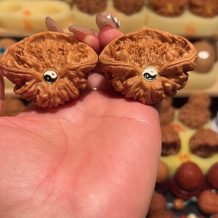 小***宇吊坠桃核精品核桃