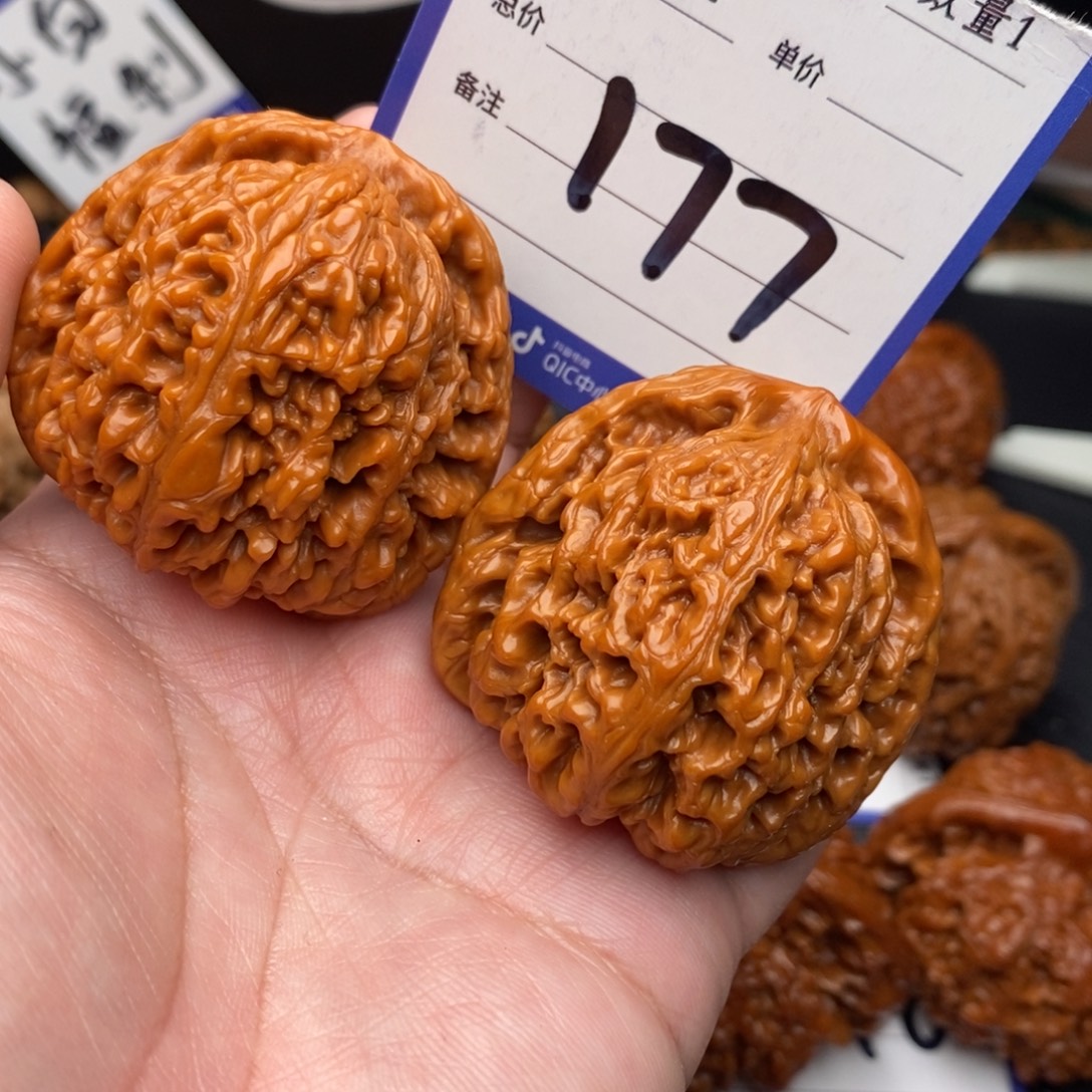 文玩核桃吊坠南疆石45mo