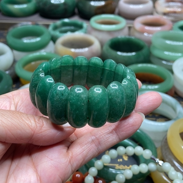 石英质玉手镯未镶嵌