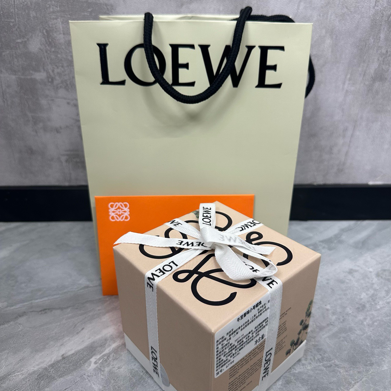 全新未使用 LOEWE/罗意威 牛至香味小号香薰蜡烛 全新有袋子配件