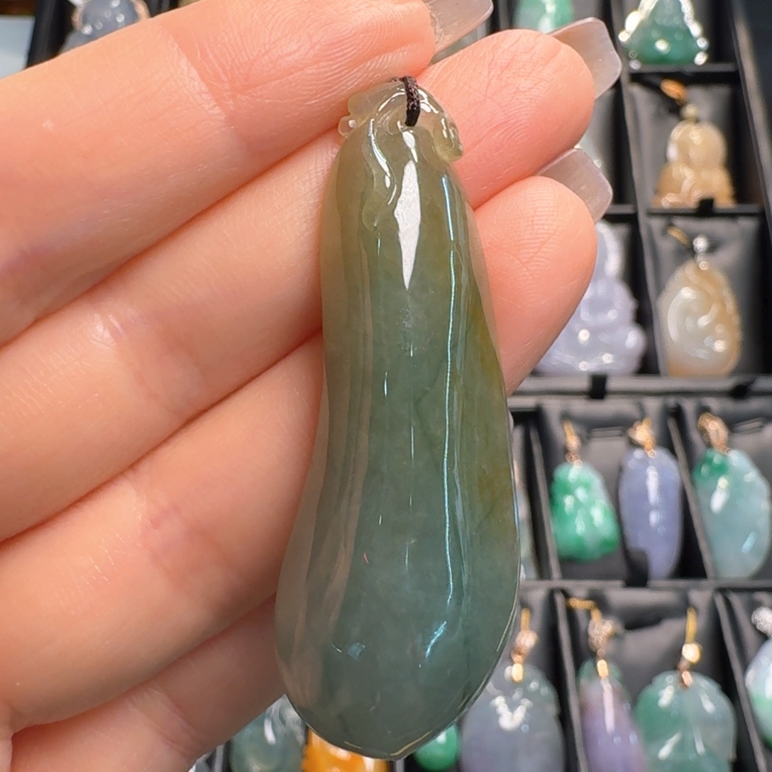 翡翠未镶嵌颈饰福瓜