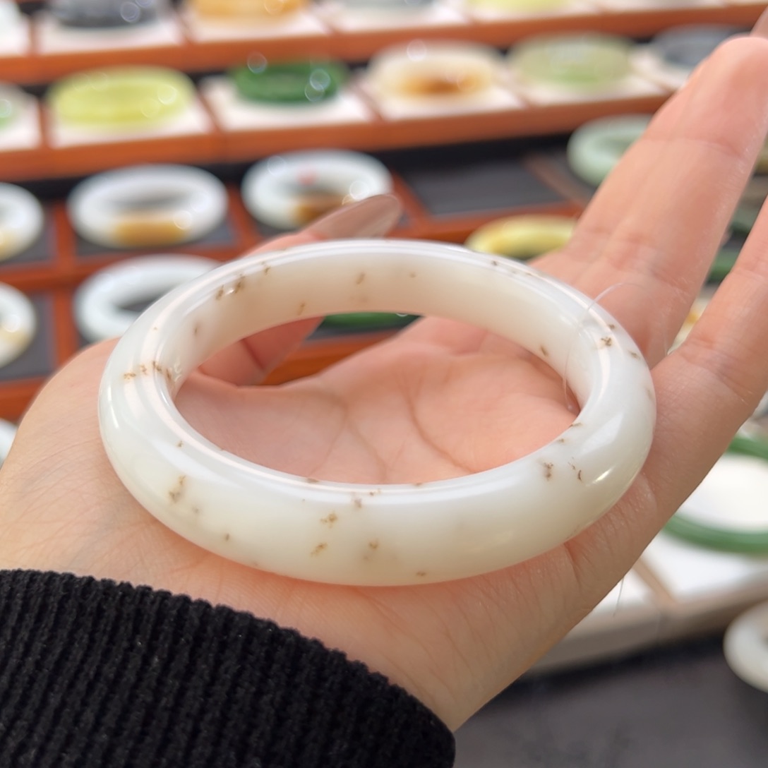 和田玉手镯未镶嵌R****W58