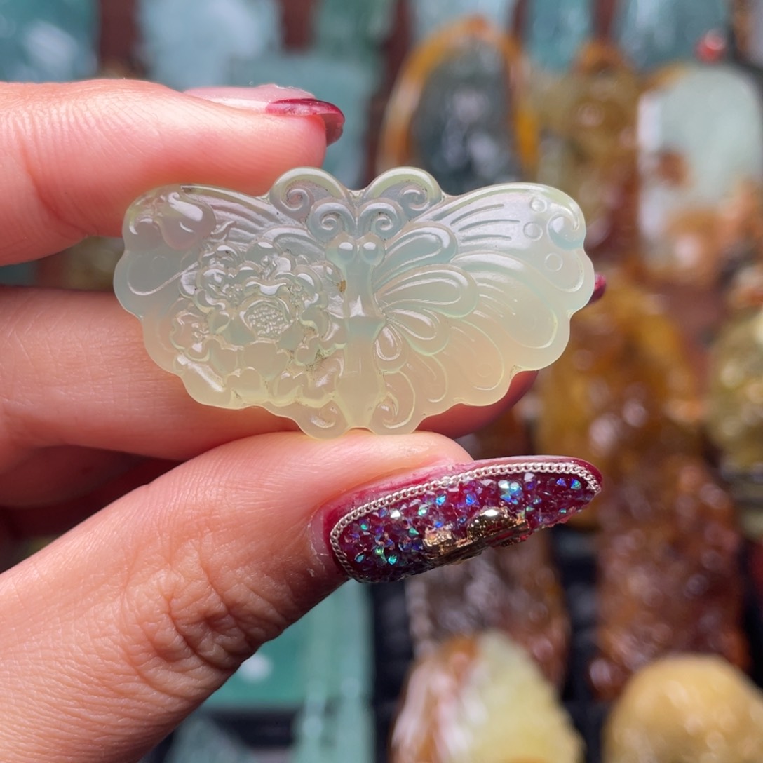 蛇纹石玉颈饰未镶嵌