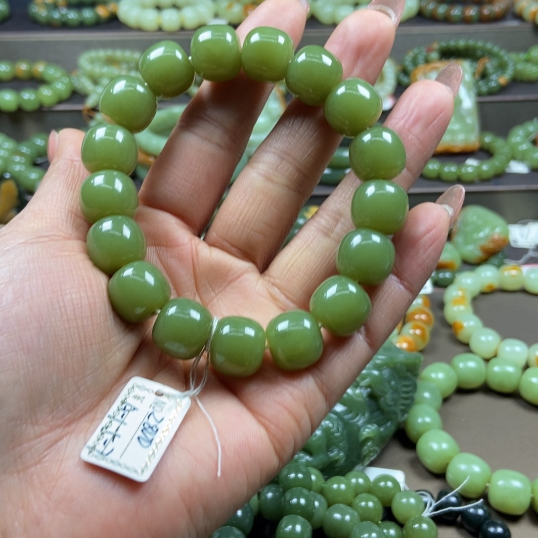 透闪石质玉手链未镶嵌未***期