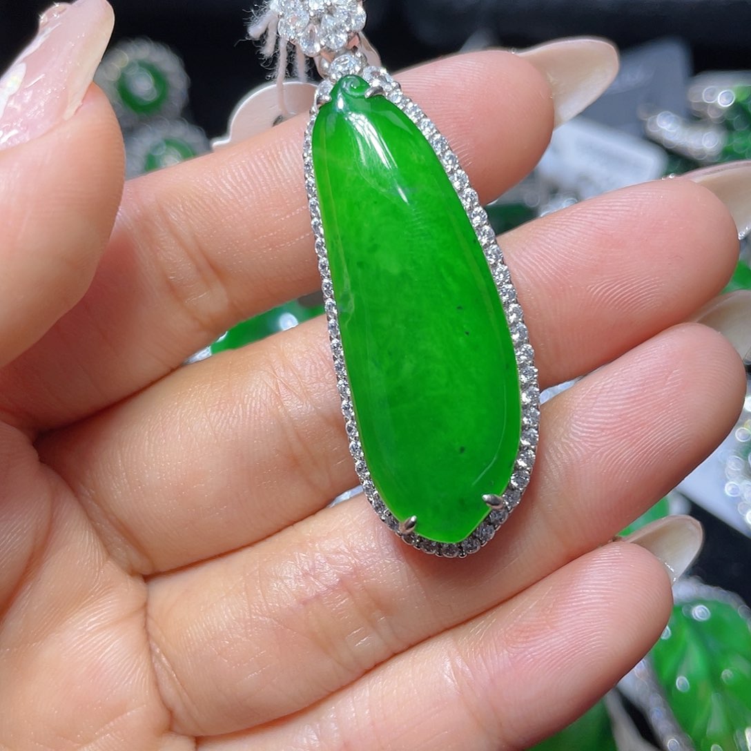 翡翠颈饰银S925镶嵌翡翠