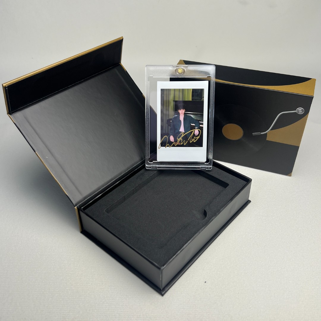 N6929王俊凯 签名正品拍立得照片 白边