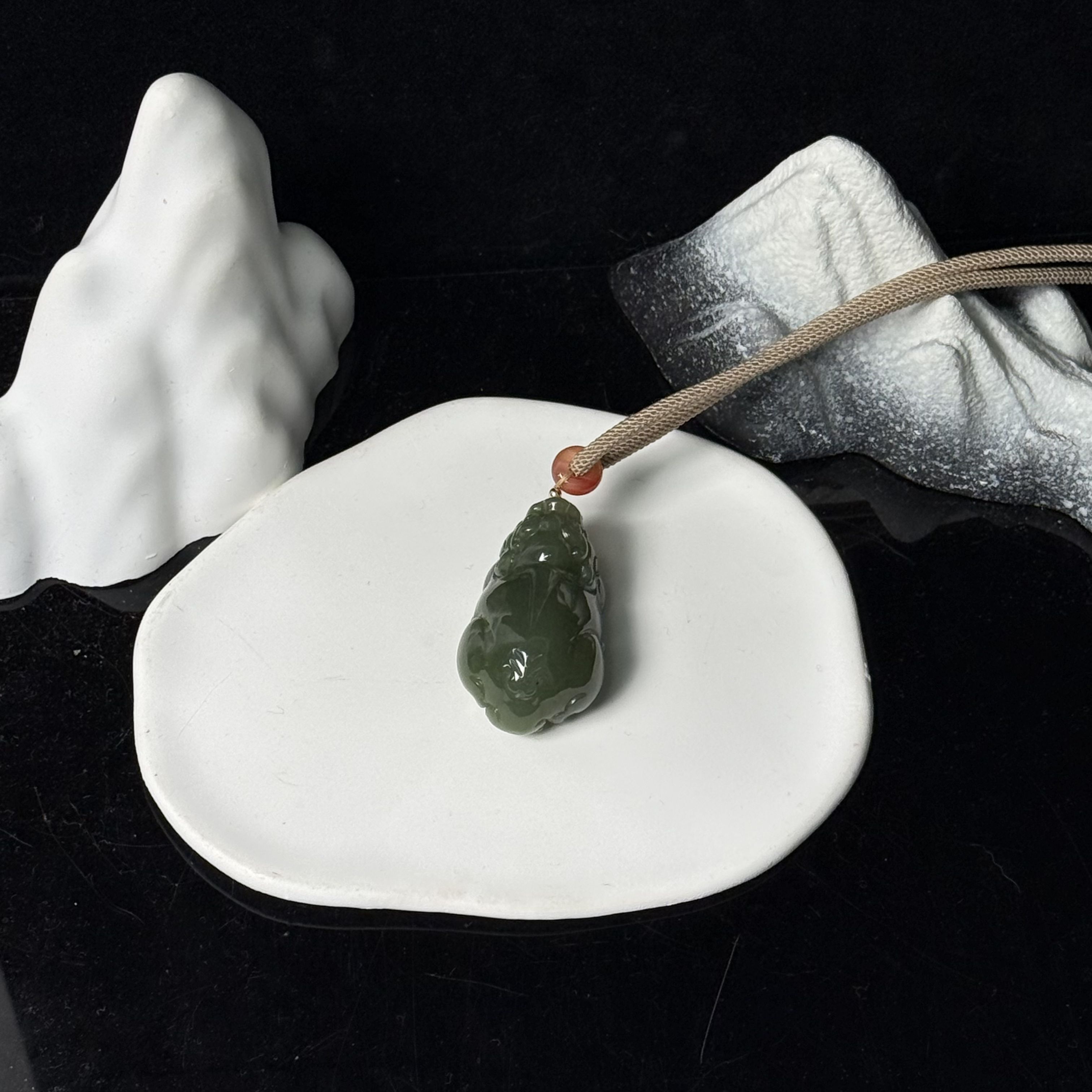 和田玉大貔貅吊坠