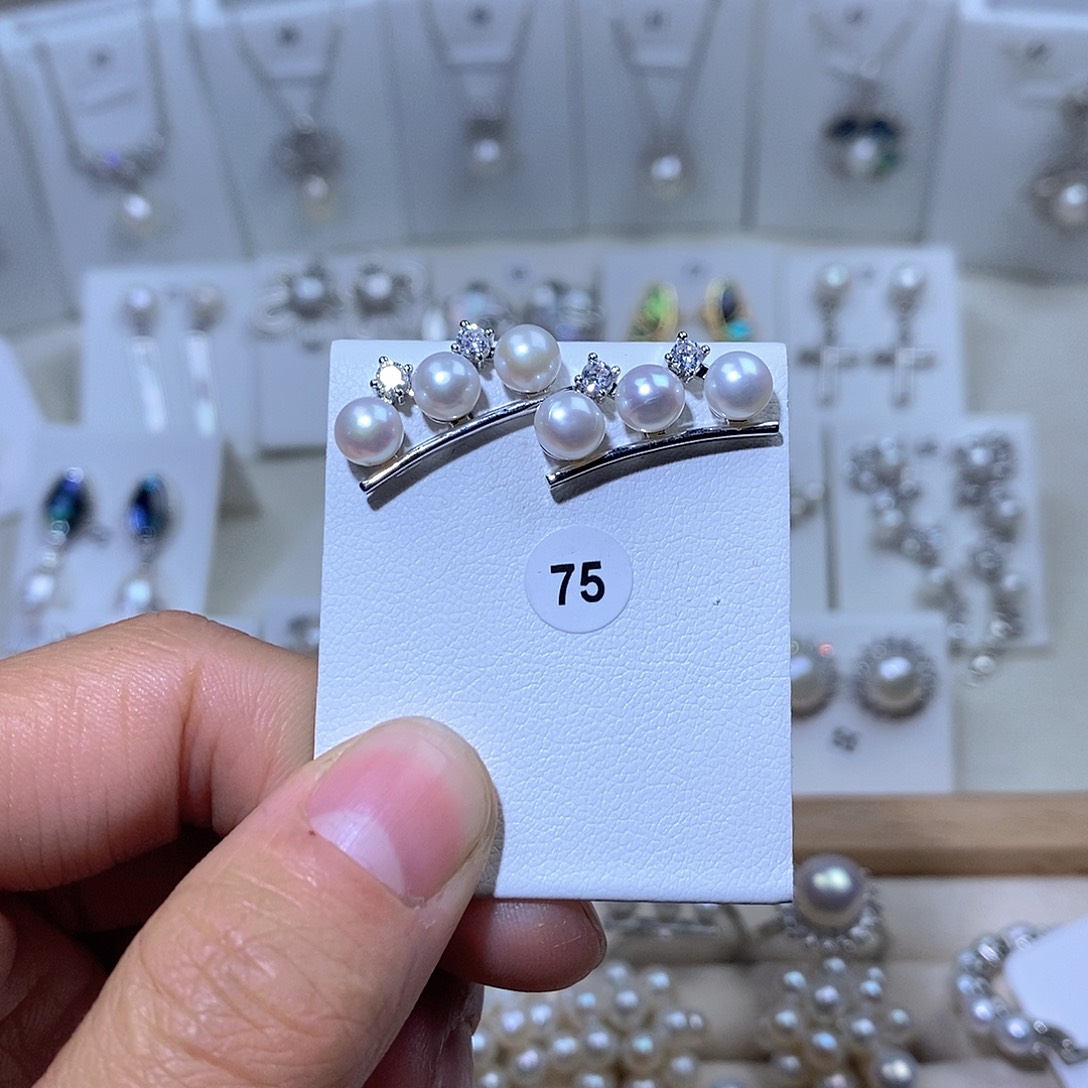 淡水珍珠未镶嵌耳饰