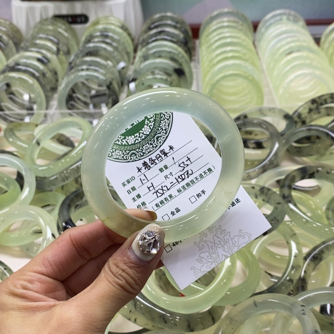 *****蛇纹石玉未镶嵌手镯