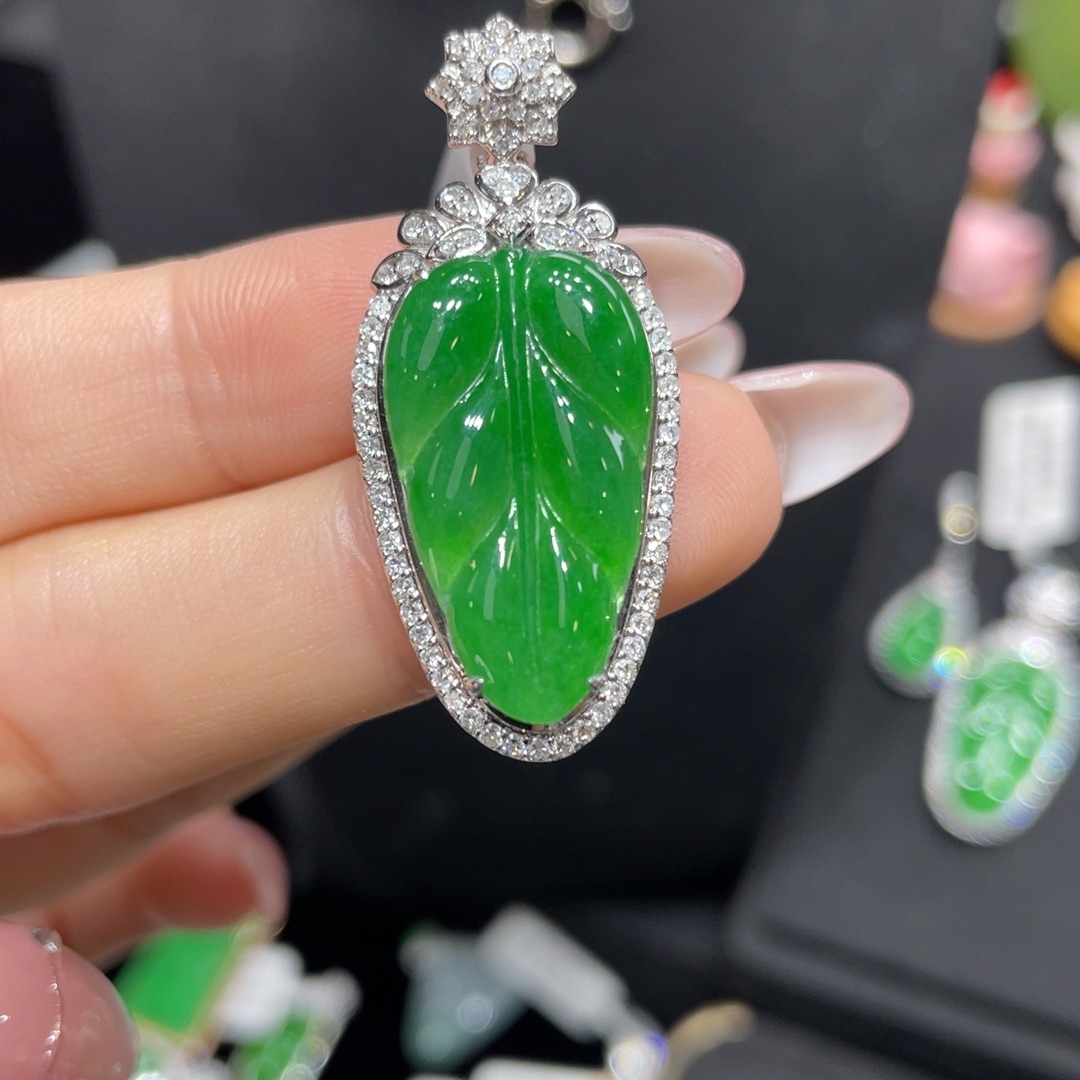 翡翠颈饰18K金镶嵌天然缅甸翡翠a货