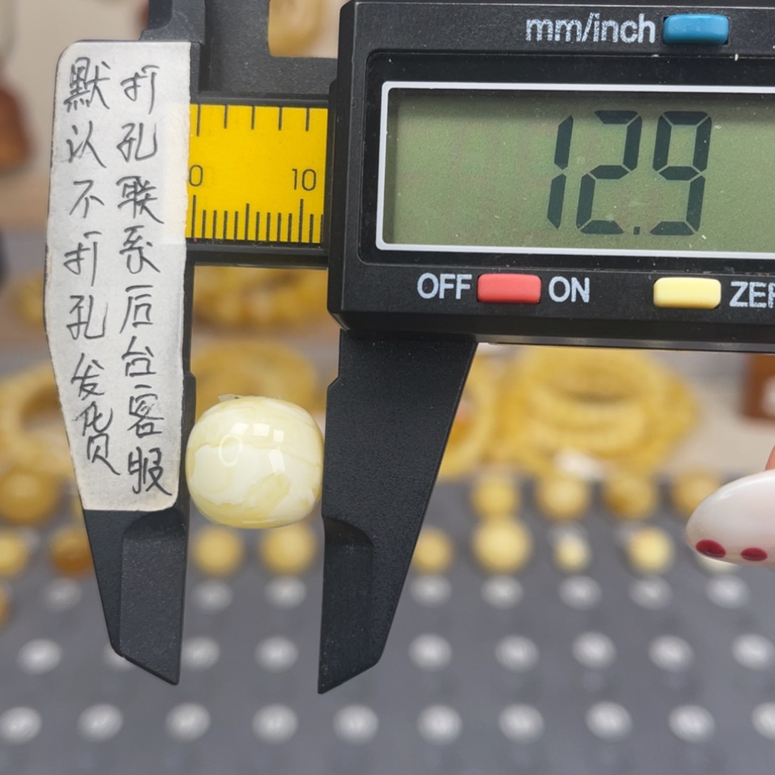 琥珀未镶嵌裸石110