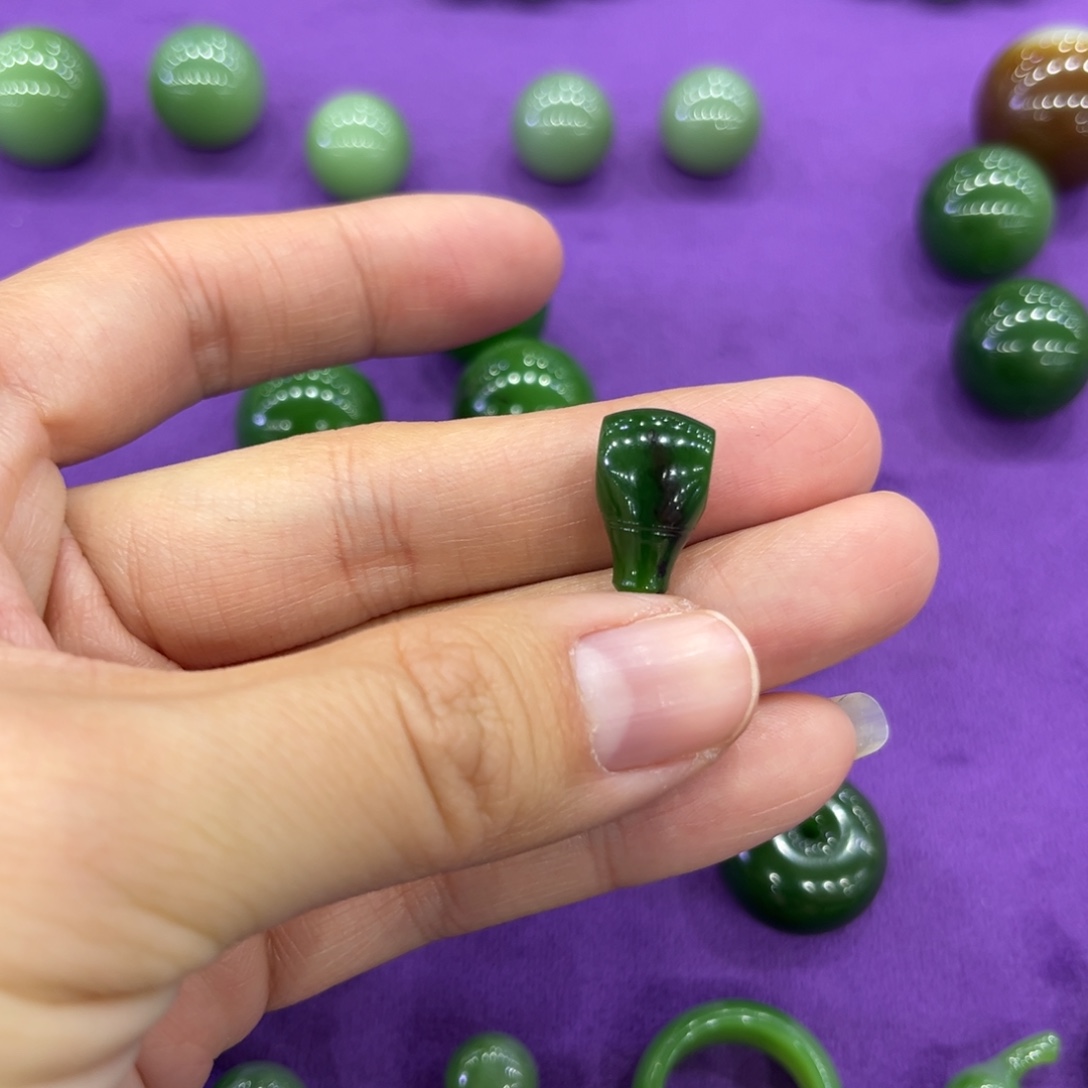 不***财和田玉未镶嵌颈饰