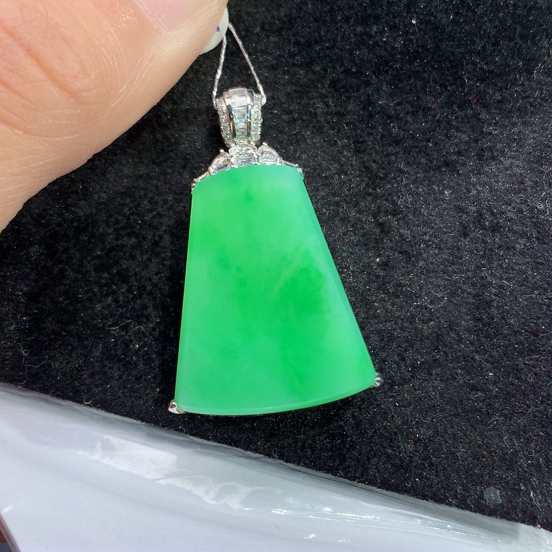 翡翠吊坠(赠链)18K金镶嵌