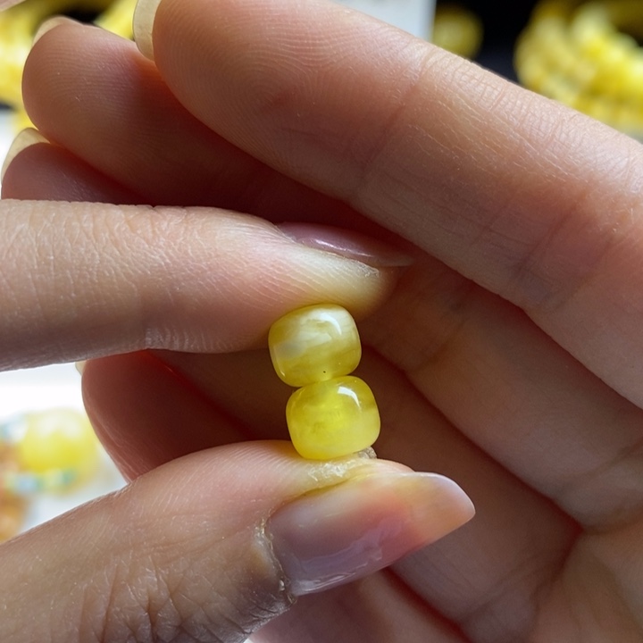 蜜蜡裸石未镶嵌尺寸7.8，微瑕珠