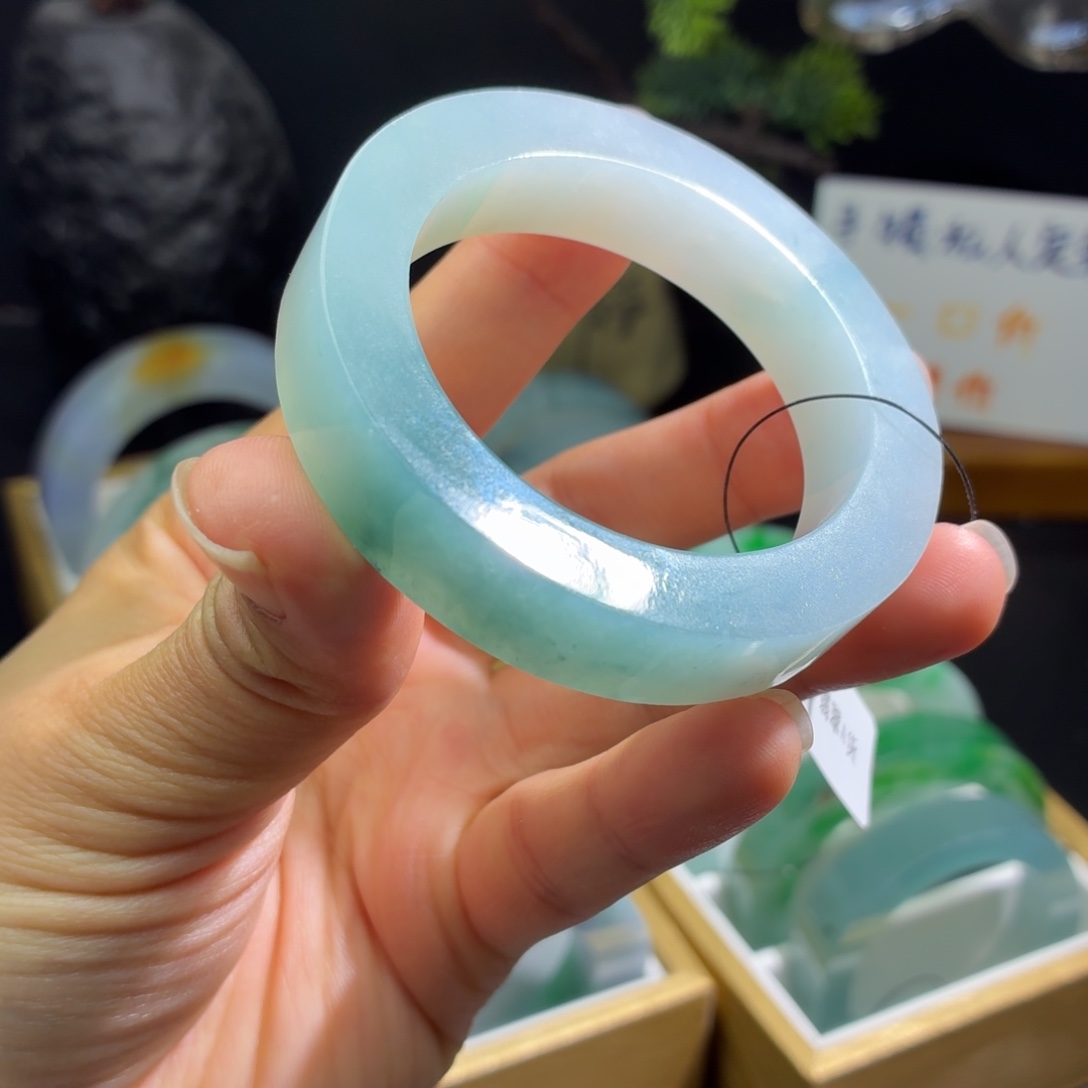 定制翡翠未镶嵌翡翠手镯