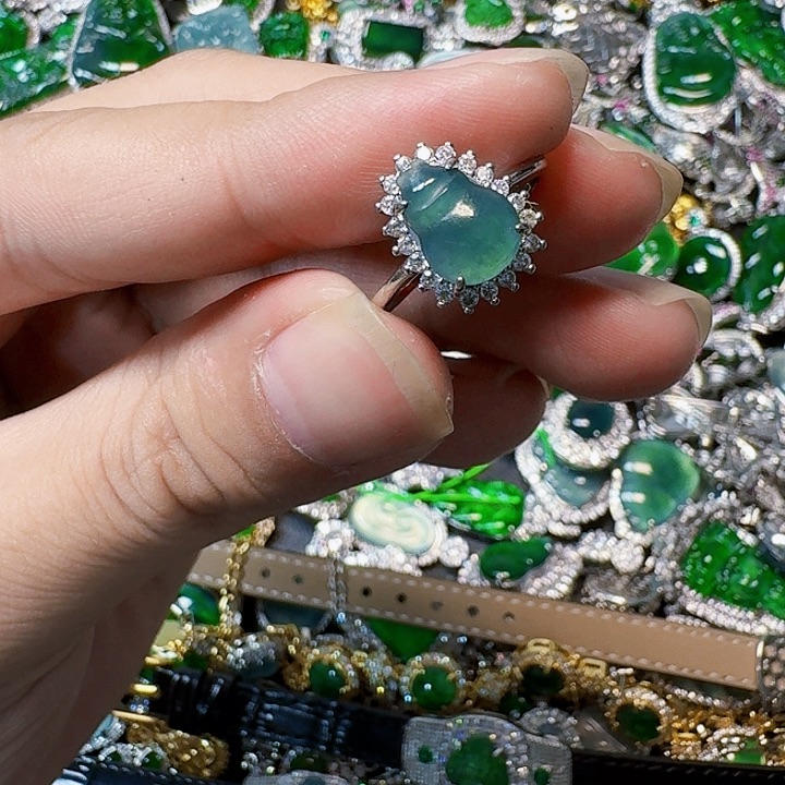 翡翠颈饰未镶嵌天然A货翡翠放漏