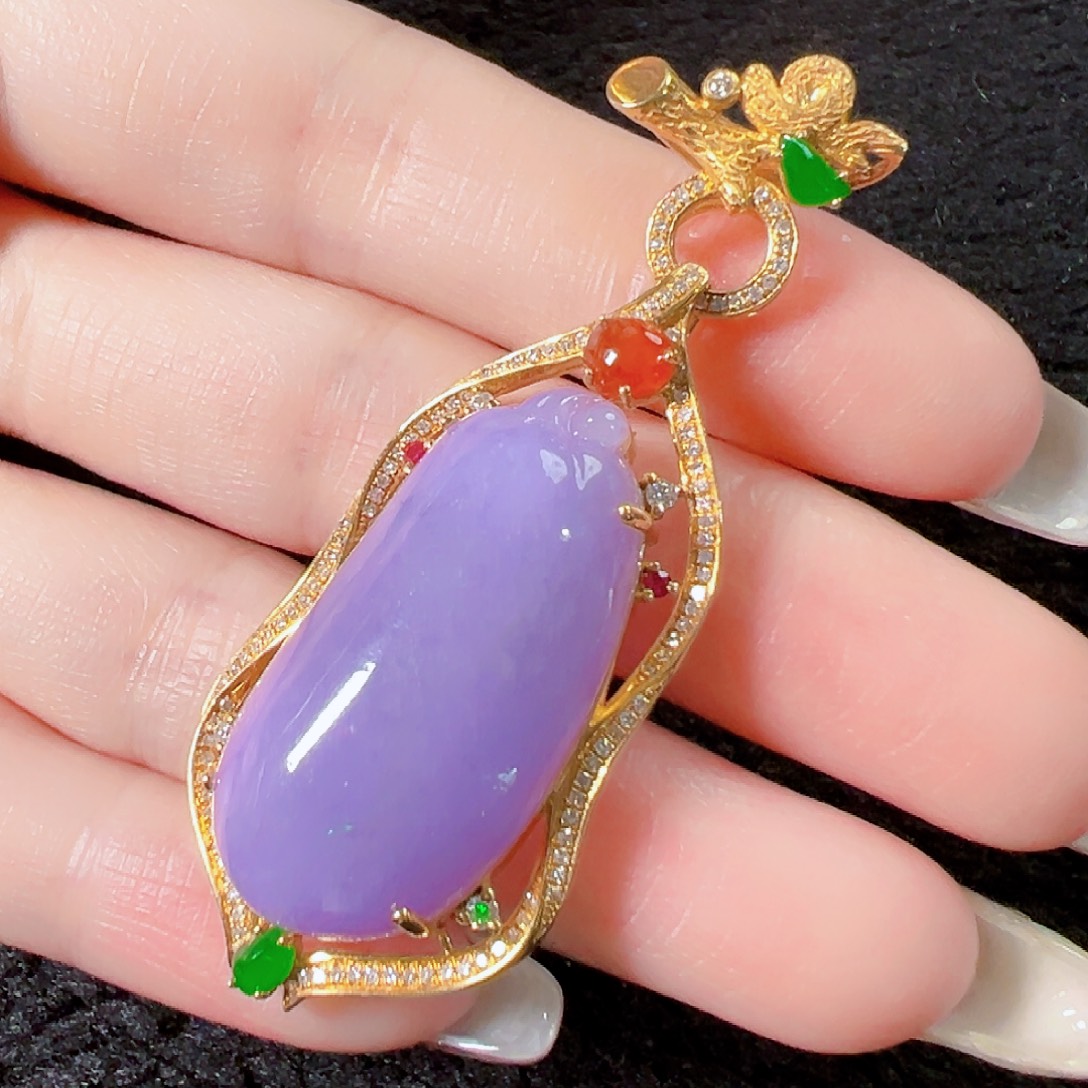 翡翠18K金镶嵌颈饰签收后24小时鉴赏期，过时不退