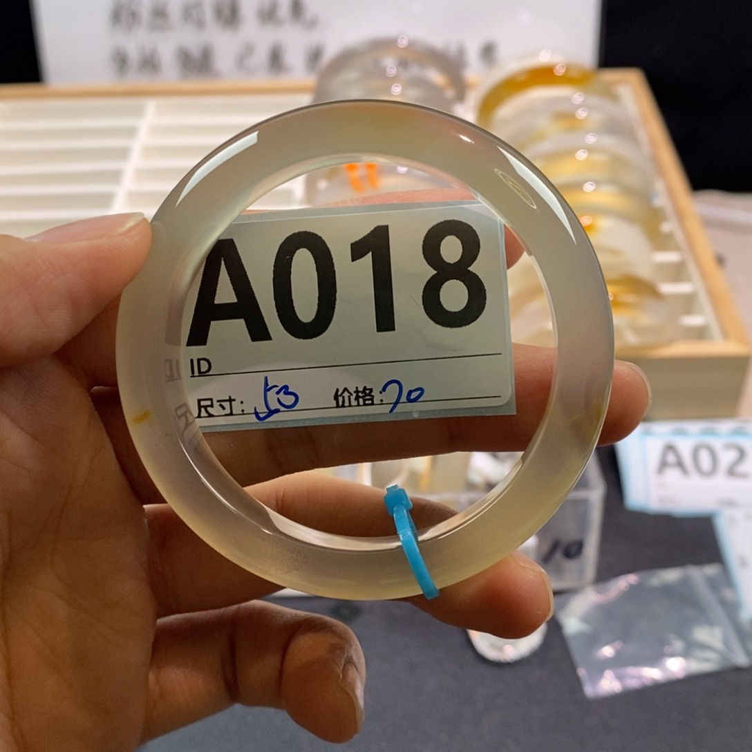 玛瑙/玉髓手镯未镶嵌白*