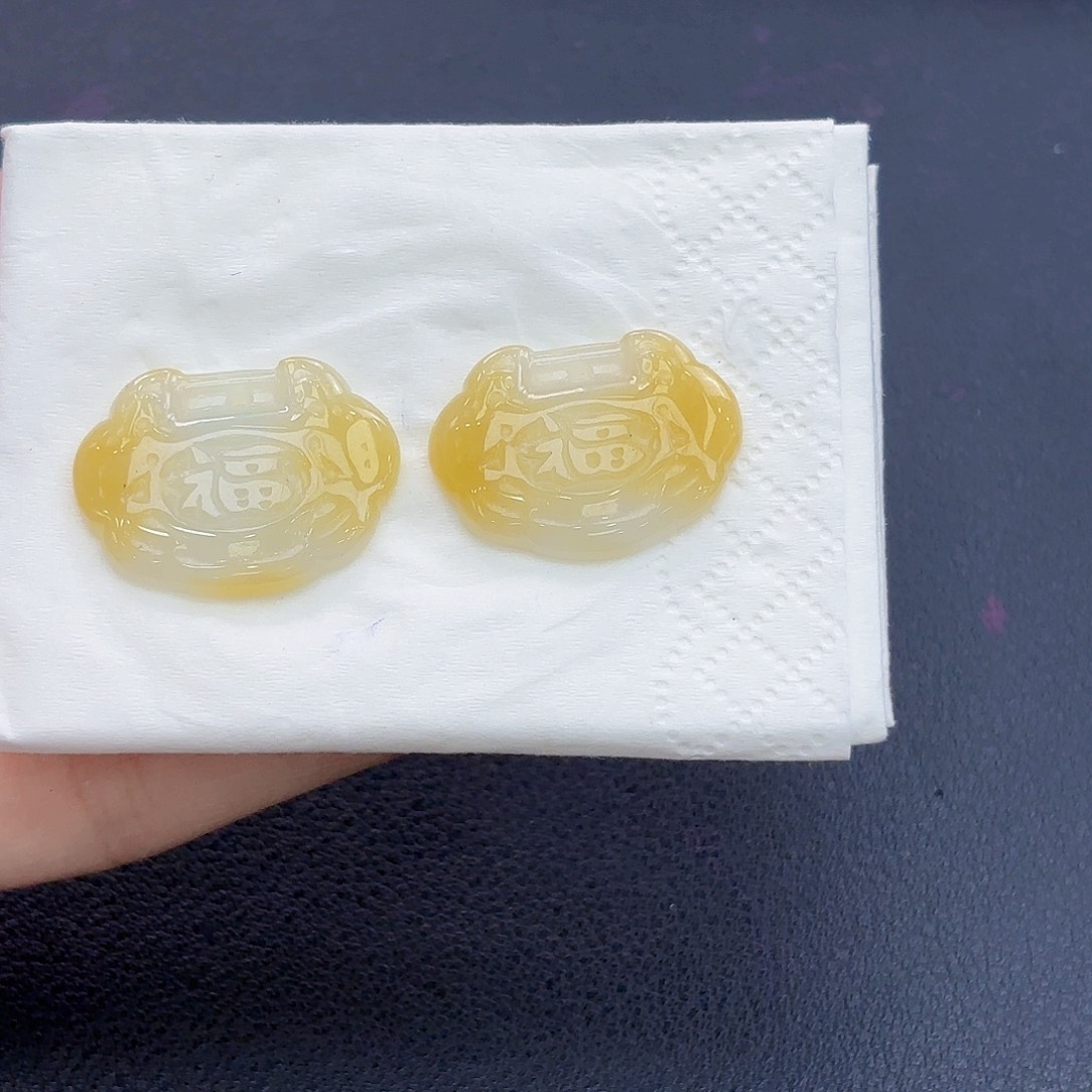 翡翠未镶嵌颈饰精品•一对平安锁吊坠