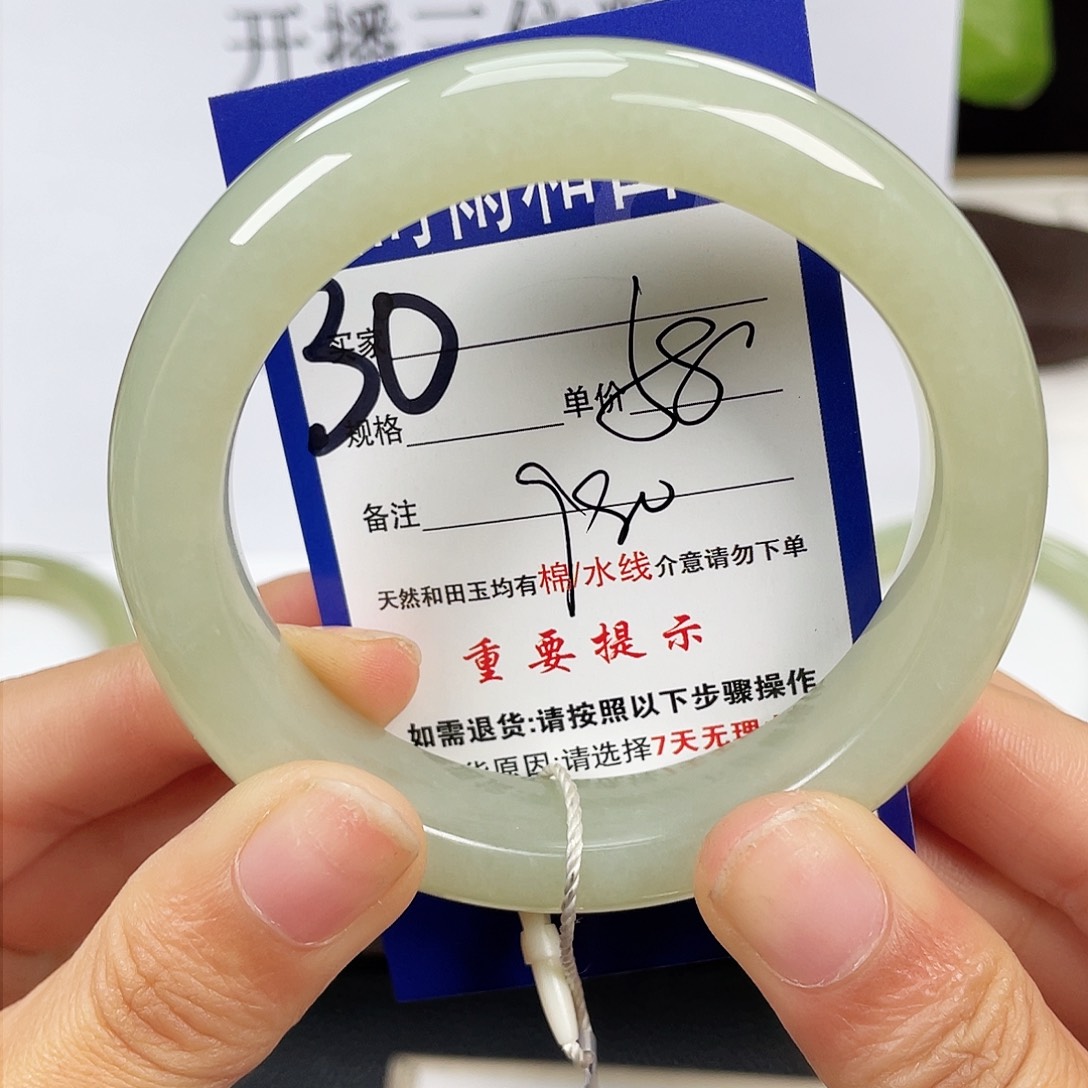 和田玉手镯未镶嵌