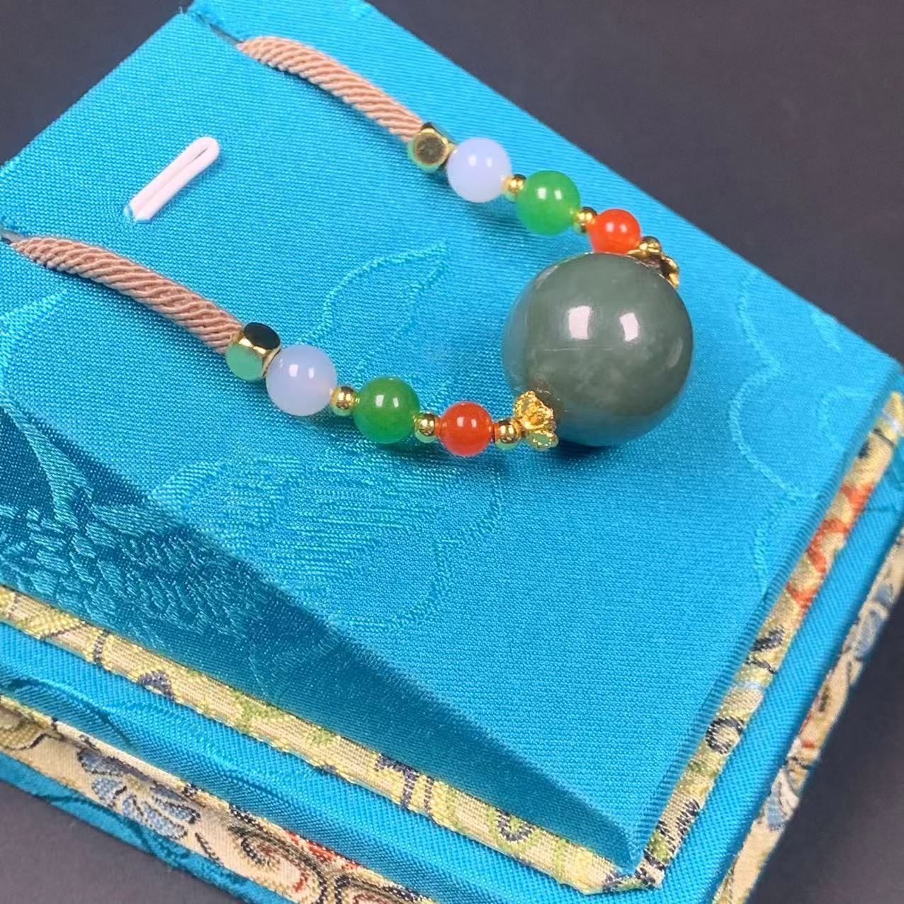 F224珠宝玉石精选和田玉吊坠