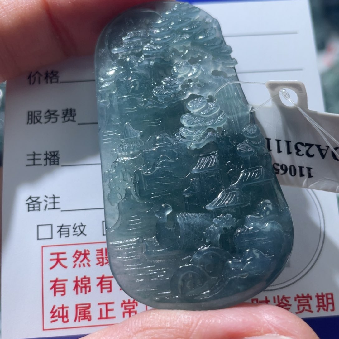 翡翠颈饰未镶嵌山水