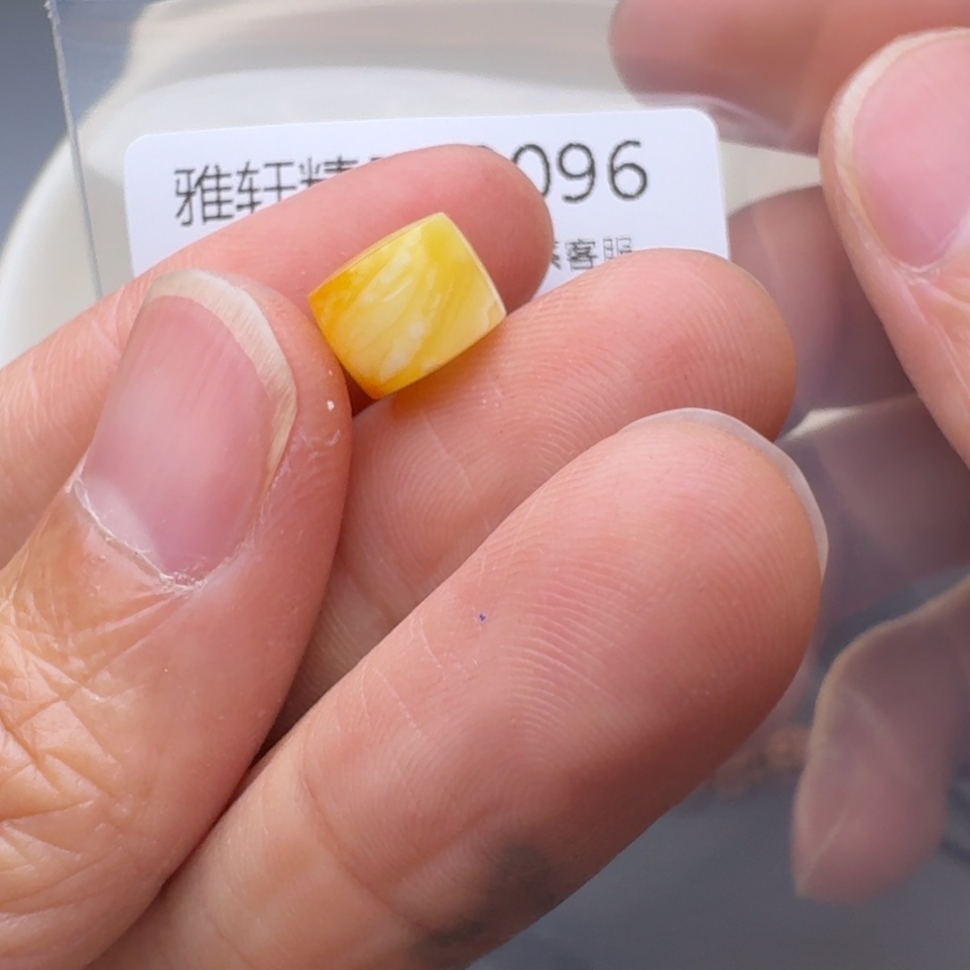 琥珀未镶嵌裸石琥珀