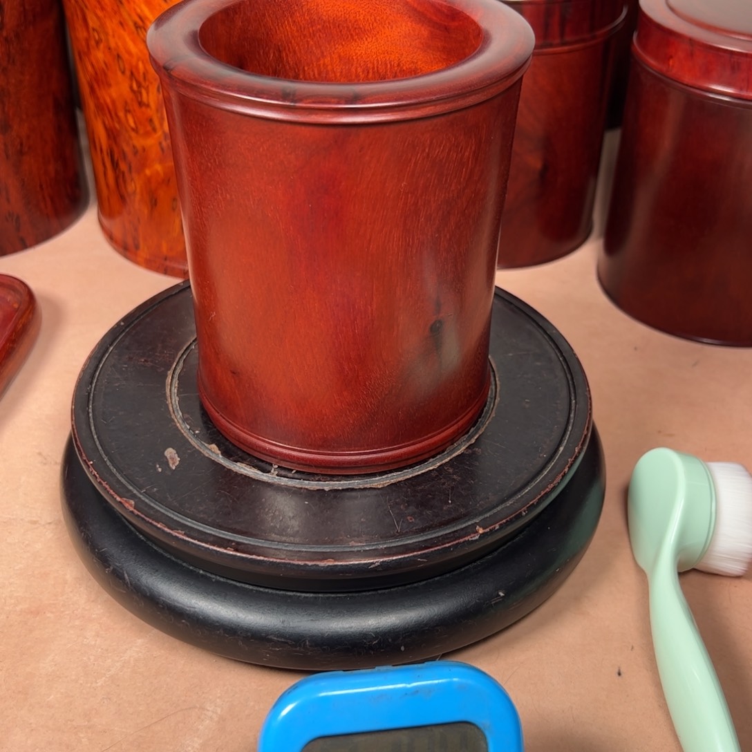 檀香木小叶紫檀笔筒