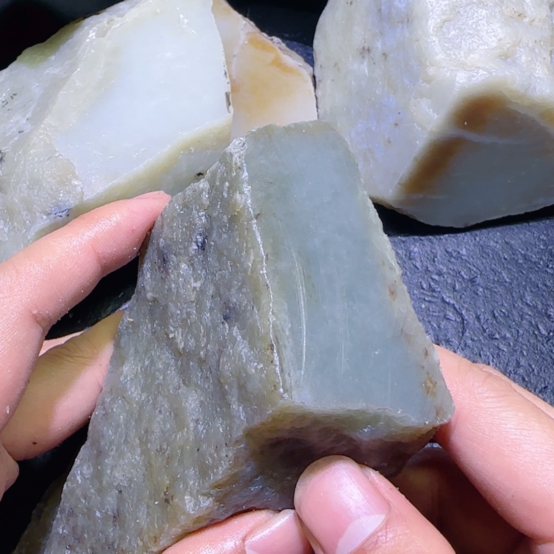 和田玉未镶嵌珠宝半成品