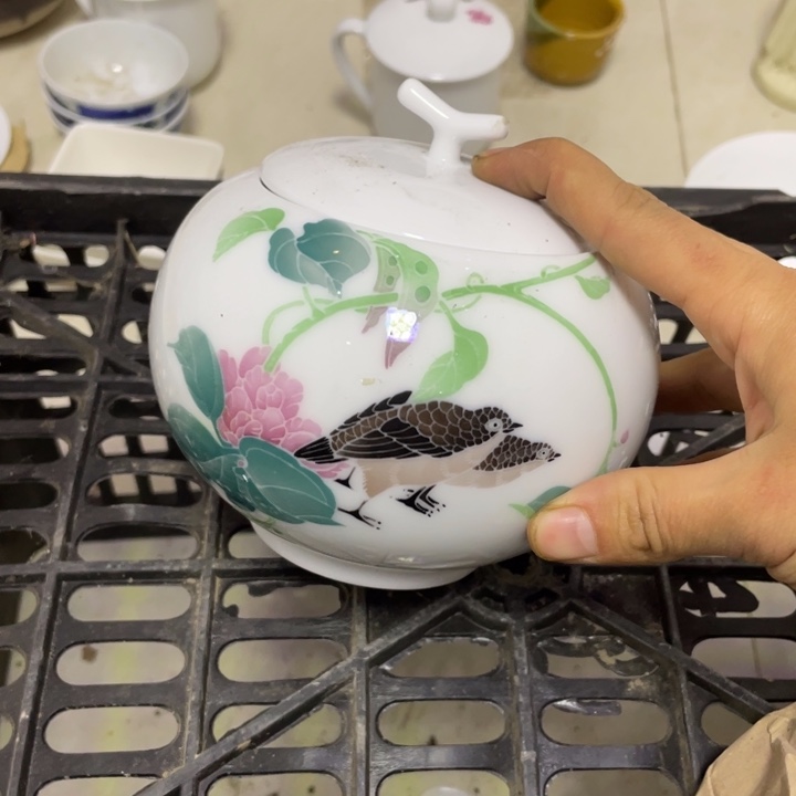 其他盘子碗砂锅都有