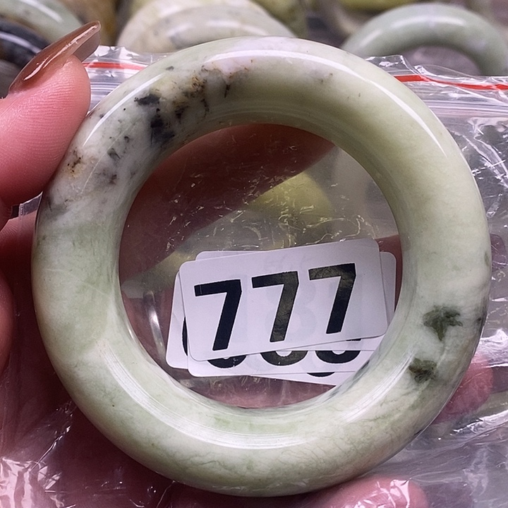 快***生蛇纹石玉未镶嵌手镯