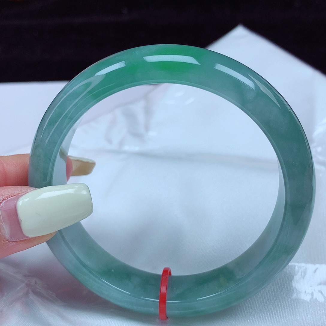 翡翠手镯未镶嵌60圈