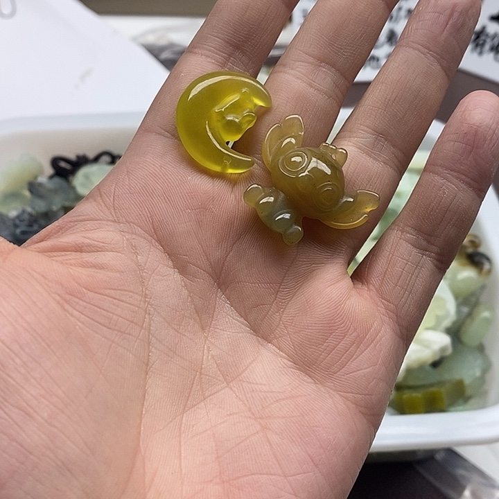 蛇纹石玉未镶嵌颈饰