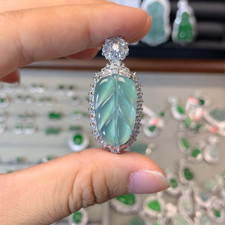 翡翠未镶嵌颈饰吊坠