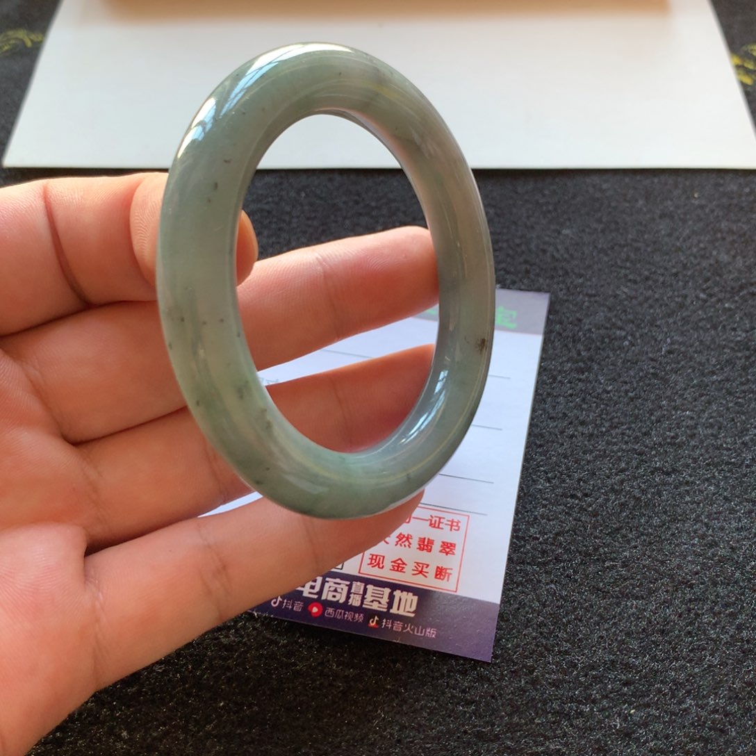 定制翡翠未镶嵌翡翠手镯