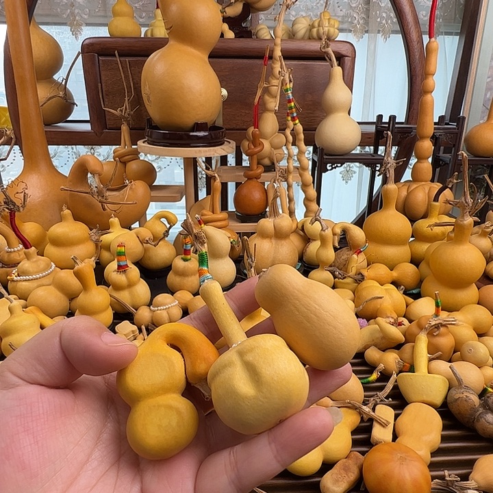 花***贵图片上的三个小葫芦