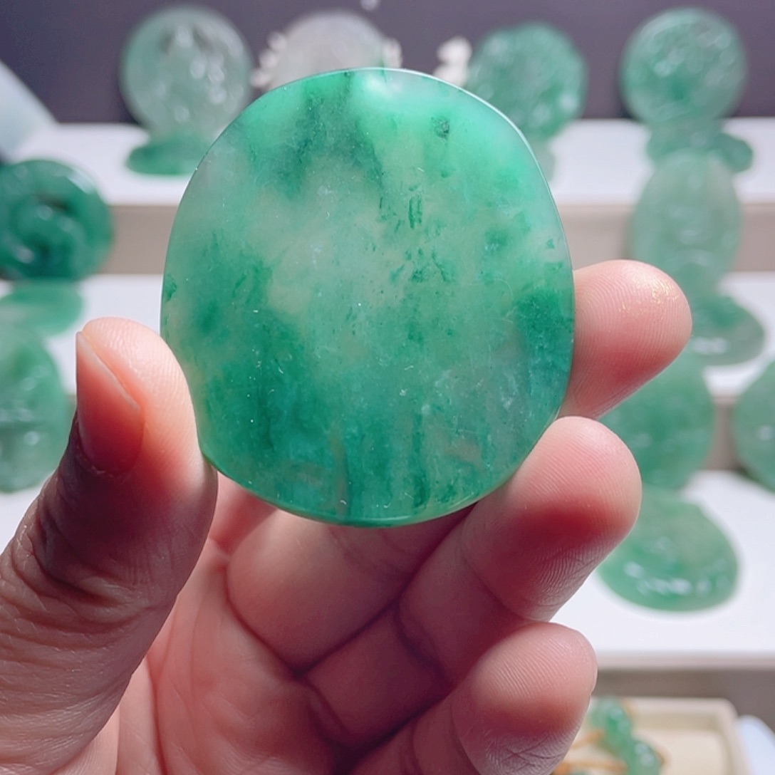 呢****石英质玉未镶嵌颈饰