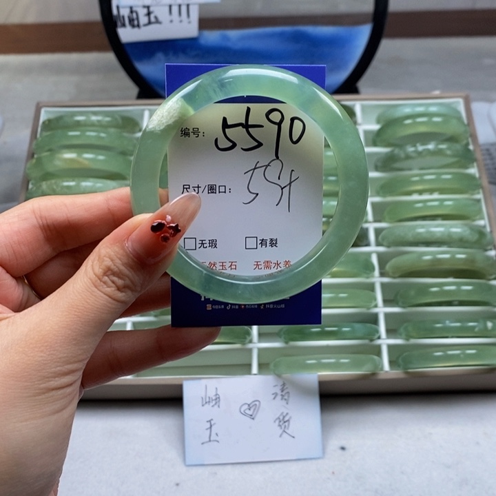 蛇纹石玉手镯未镶嵌