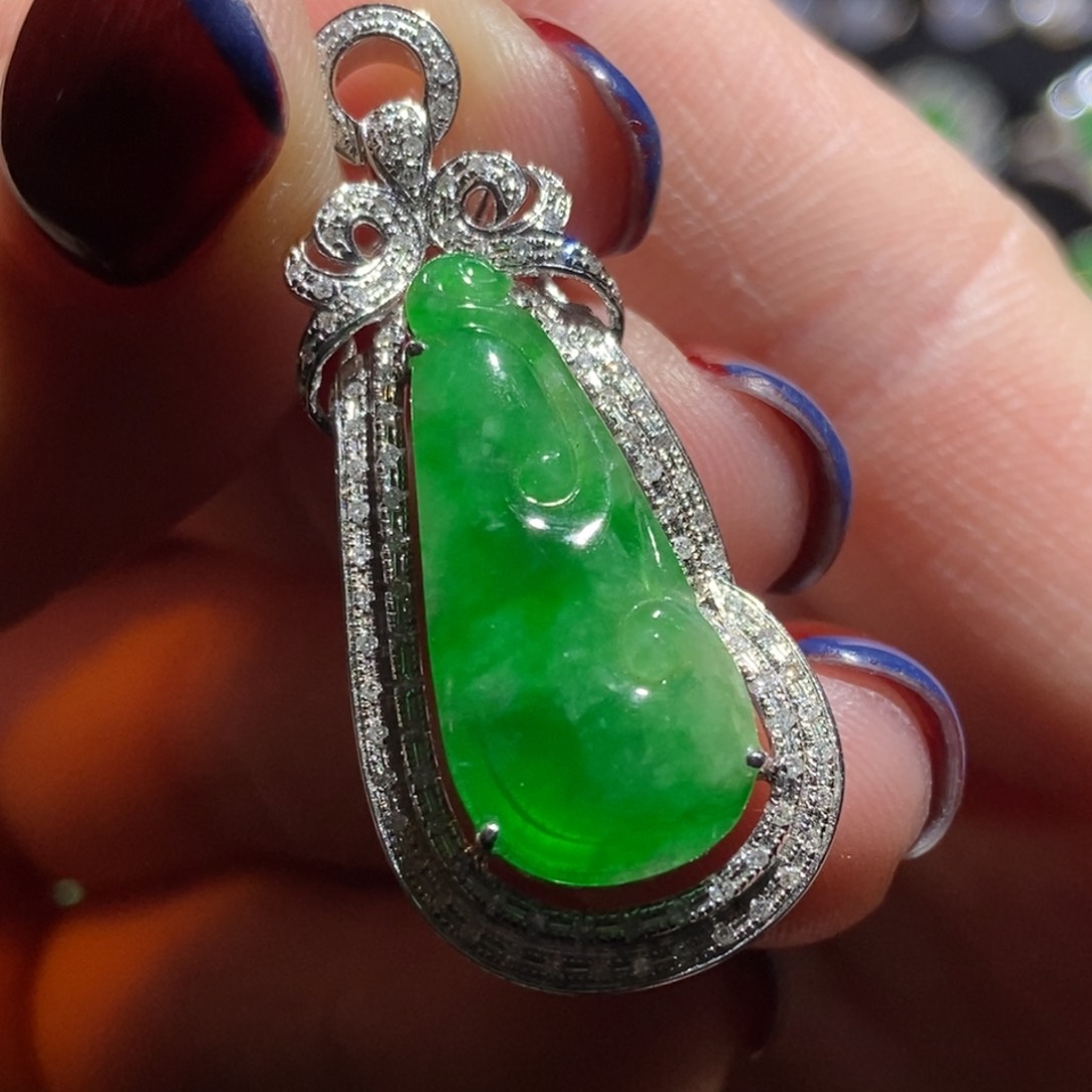 翡翠吊坠(不含链)18K金镶嵌