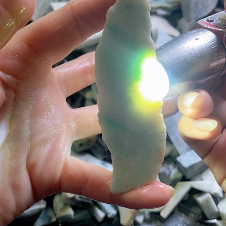 翡翠颈饰未镶嵌天然翡翠